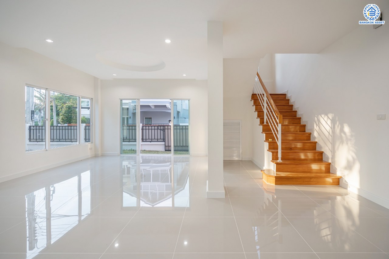 บ้านมือสองตกแต่งใหม่ โครงการ เพอร์เฟคเพลส1 ราชพฤกษ์ คุณภาพแบรนด์ Property Perfect เนื้อที่ 66.2 ตร.ว. ตอบโจทย์ทุกการอยู่อาศัย ฟังก์ชัน 3 ห้องนอน 3 ห้องน้ำ 2 ที่จอดรถ บนทำเลติดถนนราชพฤกษ์ ใกล้วงเวียนพระราม5 รถไฟฟ้าสายสีม่วง "สถานีบางรักน้อยท่าอิฐ" และจุดขึ้นทางด่วน "กาญจนาภิเษก"